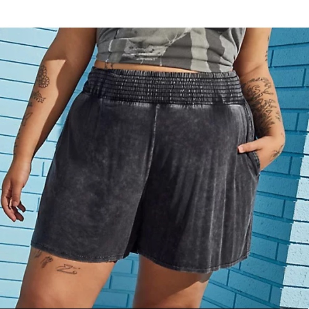 Soft black wash shorts size 3x torrid